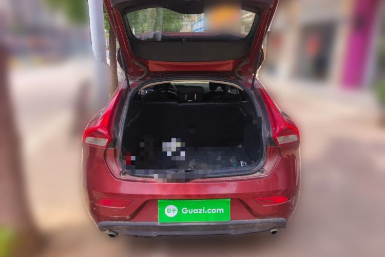 Used Volvo V40 2013 2.0T Zhiyi Edition Trunk