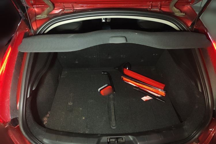 Used Volvo V40 2013 2.0T Zhiya Edition Trunk