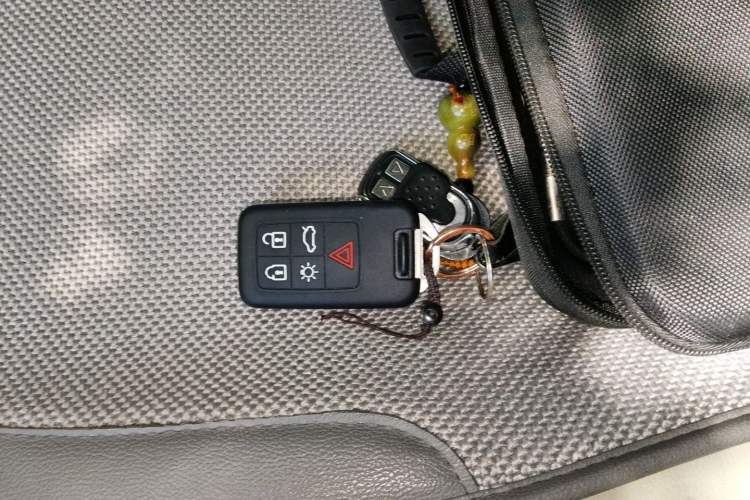 Used Volvo V40 2013 2.0T Zhiya Edition Vehicle Key