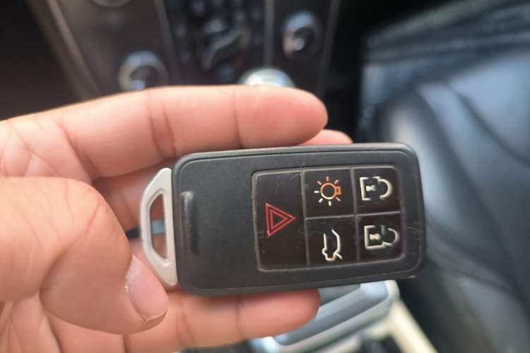 Used Volvo V40 2013 2.0T Zhiya Edition Vehicle Key