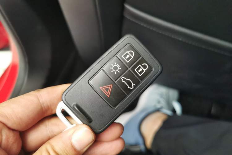 Used Volvo V40 2013 2.0T Zhiya Edition Vehicle Key