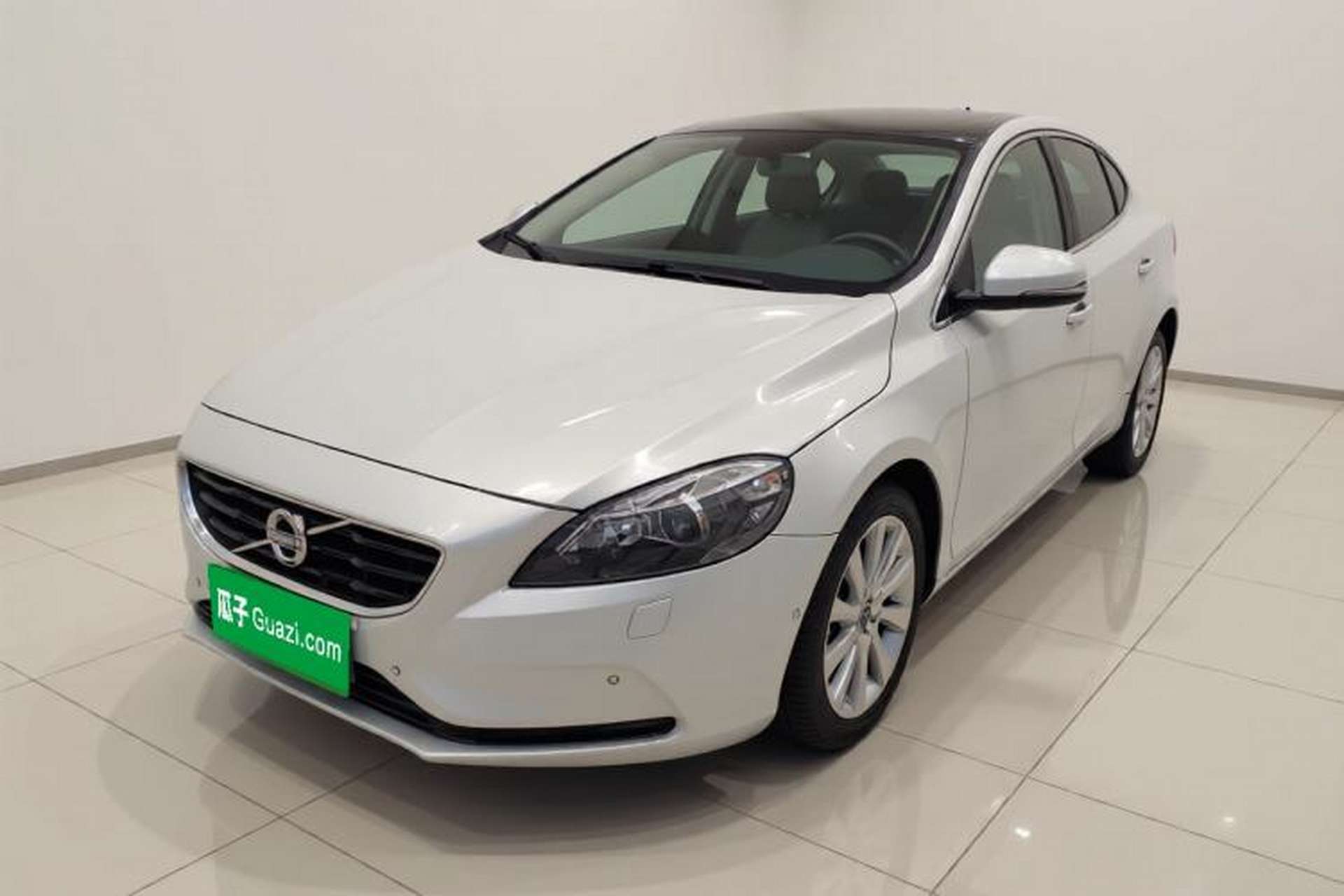 Used Volvo V40 2013 2.0T Zhiya Edition Front Left 45 Deg