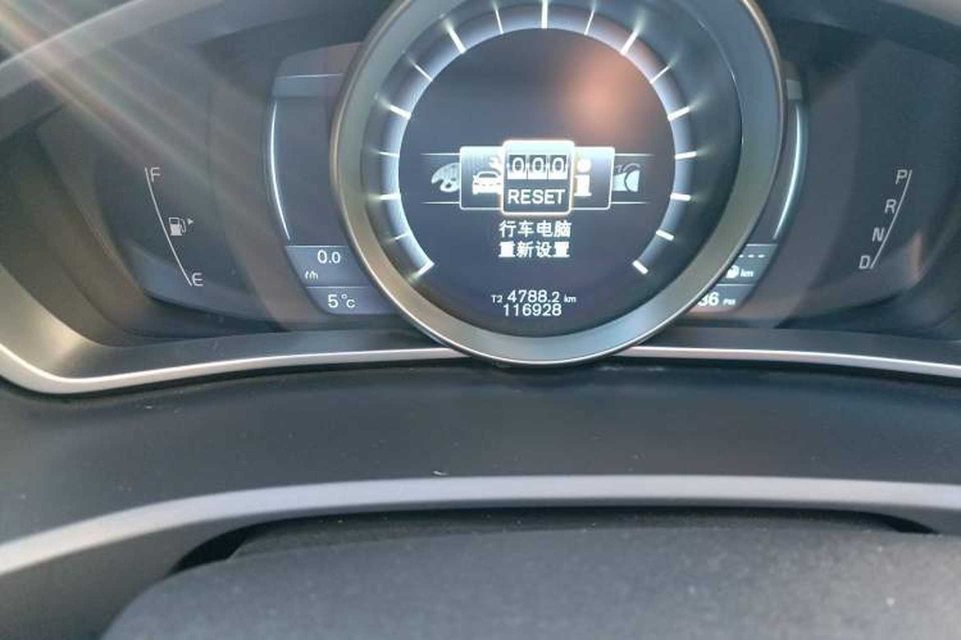 Used Volvo V40 2013 2.0T Zhiya Edition Odometer Close Up