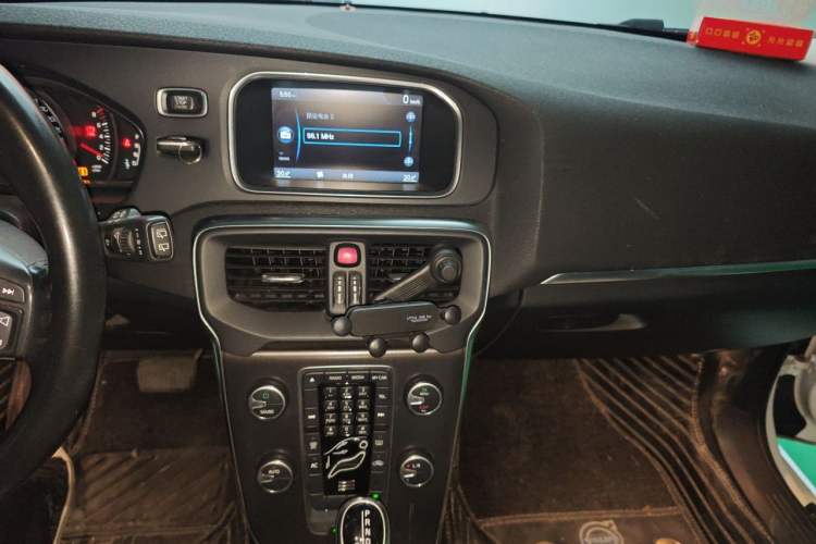 Used Volvo V40 2013 2.0T Zhiyi Edition Audio And AC Panel
