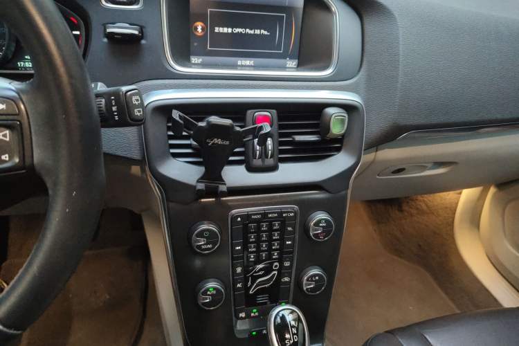 Used Volvo V40 2013 2.0T Zhiya Edition Audio And AC Panel