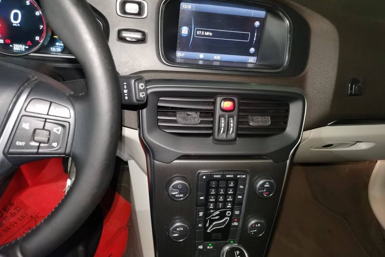 Used Volvo V40 2013 2.0T Zhiya Edition Audio And AC Panel
