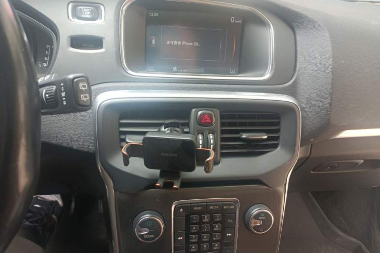 Used Volvo V40 2013 2.0T Zhiyi Edition Audio And AC Panel