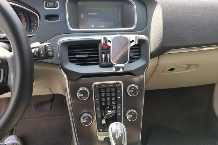 Used Volvo V40 2013 2.0T Zhiya Edition Audio And AC Panel