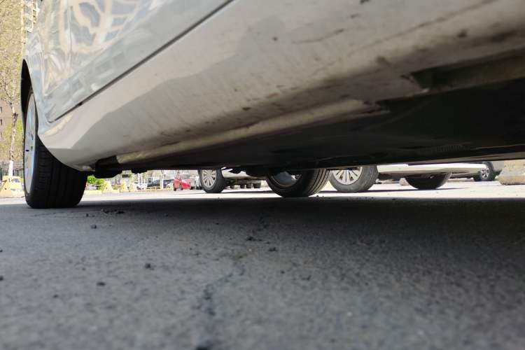 Used Volvo V40 2013 2.0T Zhiya Edition Chassis Front Right