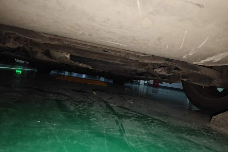 Used Volvo V40 2013 2.0T Zhiyi Edition Chassis Rear