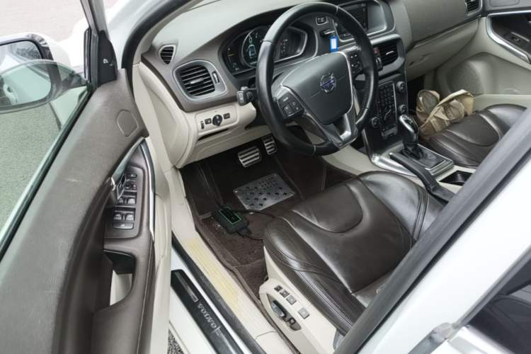 Used Volvo V40 2013 2.0T Zhiya Edition Driver Seat