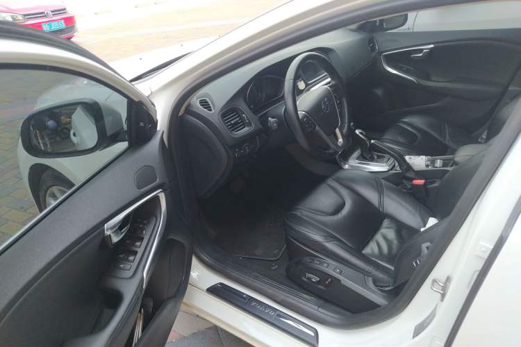 Used Volvo V40 2013 2.0T Zhiya Edition Driver Seat