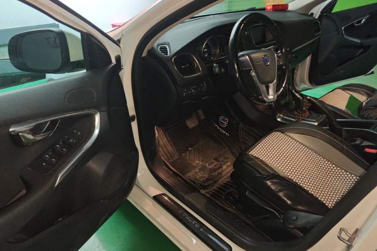 Used Volvo V40 2013 2.0T Zhiyi Edition Driver Seat