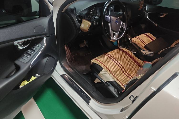 Used Volvo V40 2013 2.0T Zhiyi Edition Driver Seat