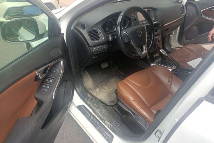 Used Volvo V40 2013 2.0T Zhiyi Edition Driver Seat