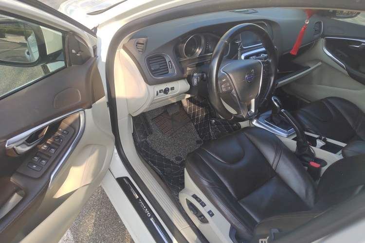 Used Volvo V40 2013 2.0T Zhiya Edition Driver Seat