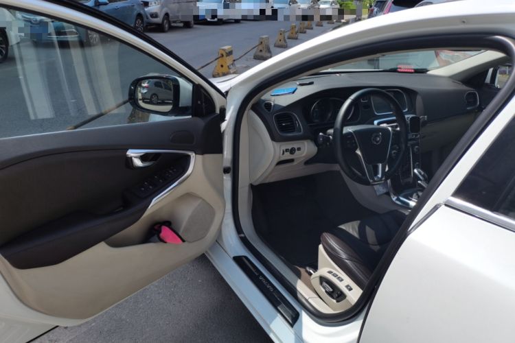 Used Volvo V40 2013 2.0T Zhiya Edition Driver Seat