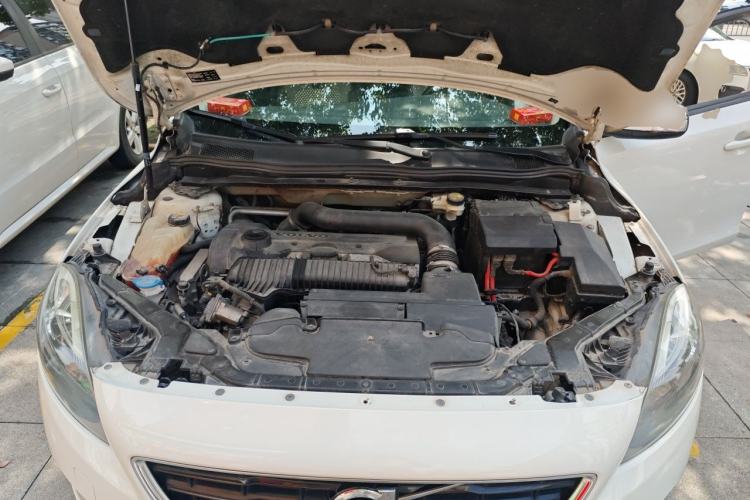 Used Volvo V40 2013 2.0T Zhiyi Edition Engine Bay