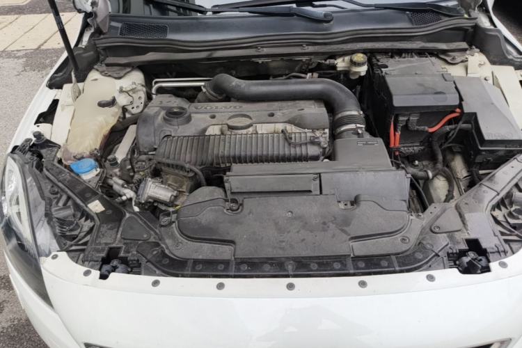 Used Volvo V40 2013 2.0T Zhiya Edition Engine Bay