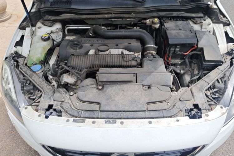 Used Volvo V40 2013 2.0T Zhiya Edition Engine Bay