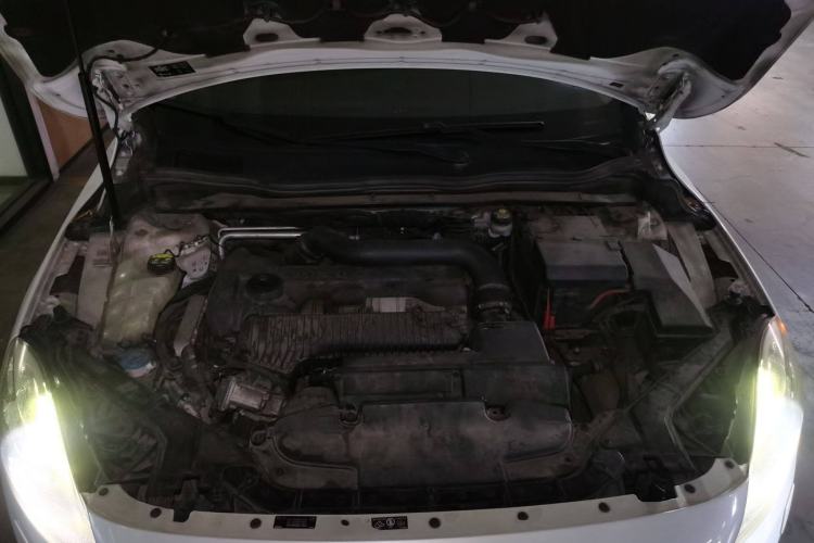 Used Volvo V40 2013 2.0T Zhiya Edition Engine Bay