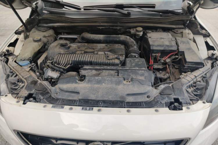 Used Volvo V40 2013 2.0T Zhiyi Edition Engine Bay