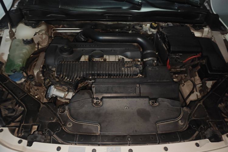 Used Volvo V40 2013 2.0T Zhiyi Edition Engine Bay