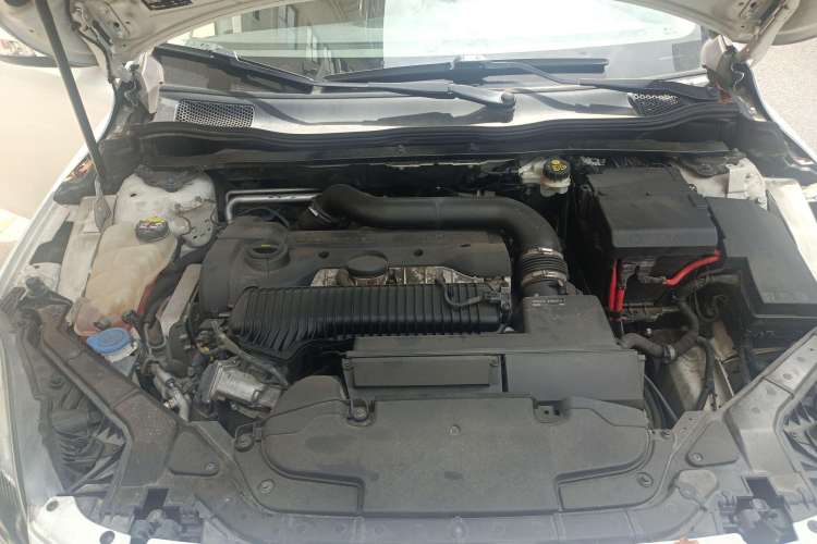Used Volvo V40 2013 2.0T Zhiyi Edition Engine Bay