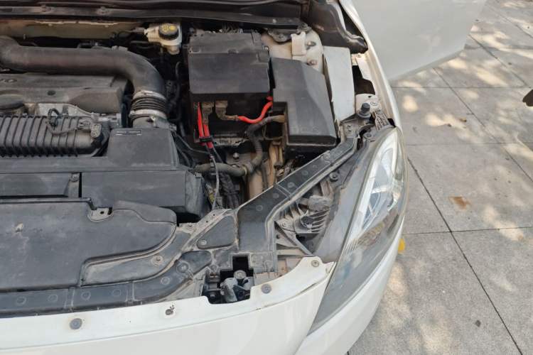 Used Volvo V40 2013 2.0T Zhiyi Edition Engine Bay Left