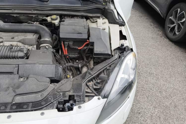 Used Volvo V40 2013 2.0T Zhiya Edition Engine Bay Left