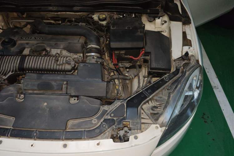 Used Volvo V40 2013 2.0T Zhiyi Edition Engine Bay Left