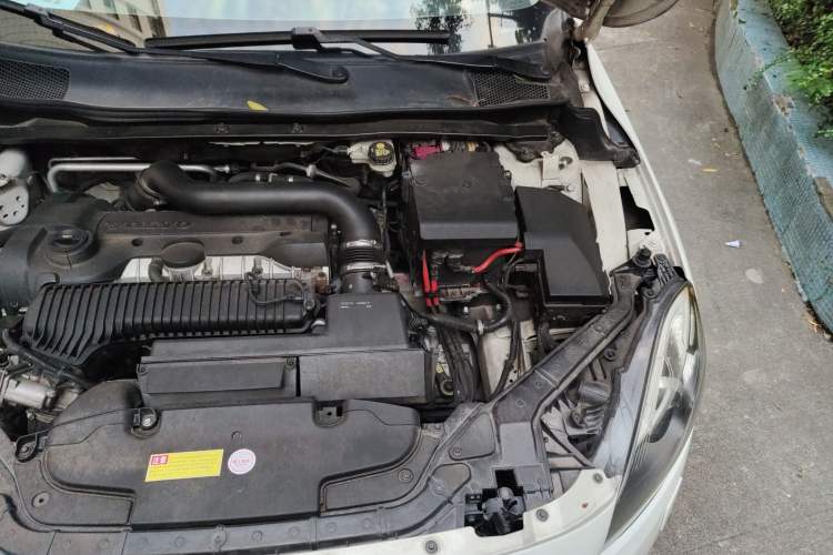 Used Volvo V40 2013 2.0T Zhiya Edition Engine Bay Left