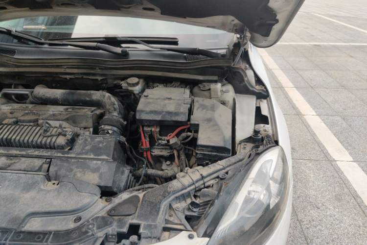 Used Volvo V40 2013 2.0T Zhiyi Edition Engine Bay Left