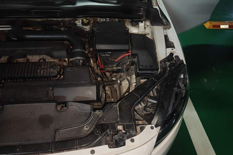 Used Volvo V40 2013 2.0T Zhiyi Edition Engine Bay Left