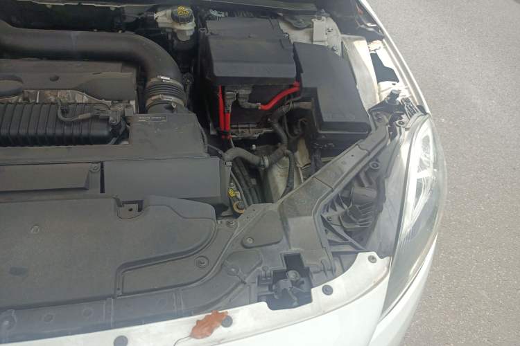 Used Volvo V40 2013 2.0T Zhiyi Edition Engine Bay Left