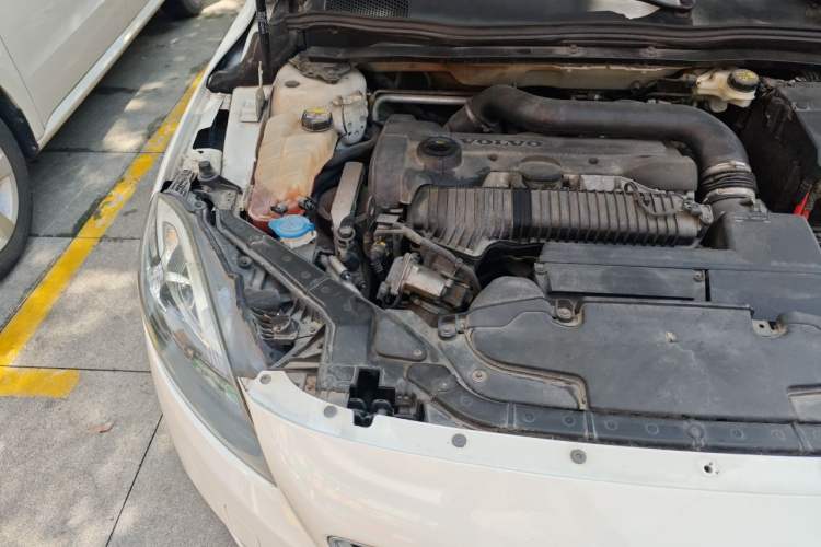 Used Volvo V40 2013 2.0T Zhiyi Edition Engine Bay Right