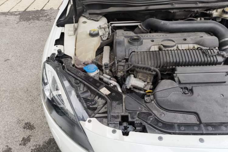 Used Volvo V40 2013 2.0T Zhiya Edition Engine Bay Right