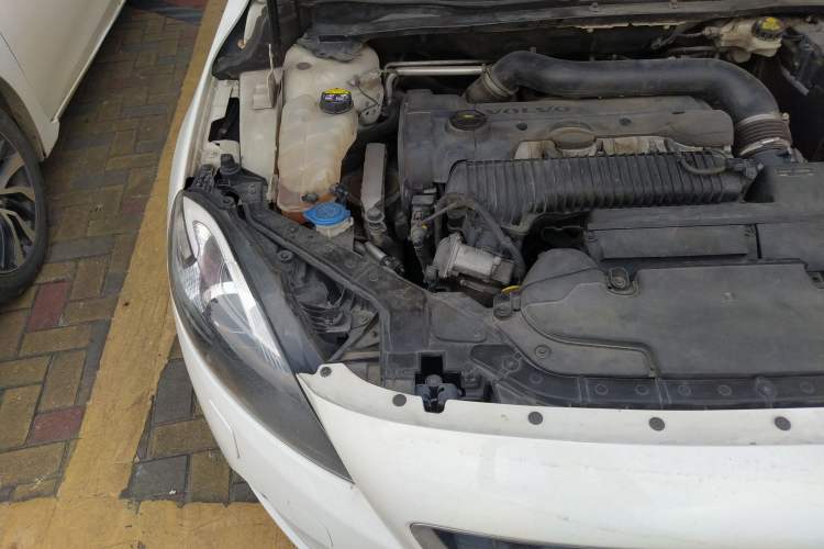 Used Volvo V40 2013 2.0T Zhiya Edition Engine Bay Right