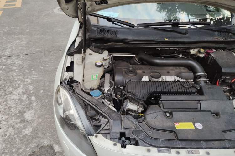 Used Volvo V40 2013 2.0T Zhiya Edition Engine Bay Right