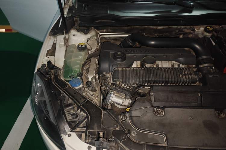 Used Volvo V40 2013 2.0T Zhiyi Edition Engine Bay Right