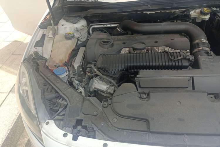 Used Volvo V40 2013 2.0T Zhiyi Edition Engine Bay Right