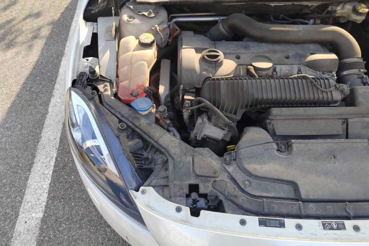 Used Volvo V40 2013 2.0T Zhiya Edition Engine Bay Right