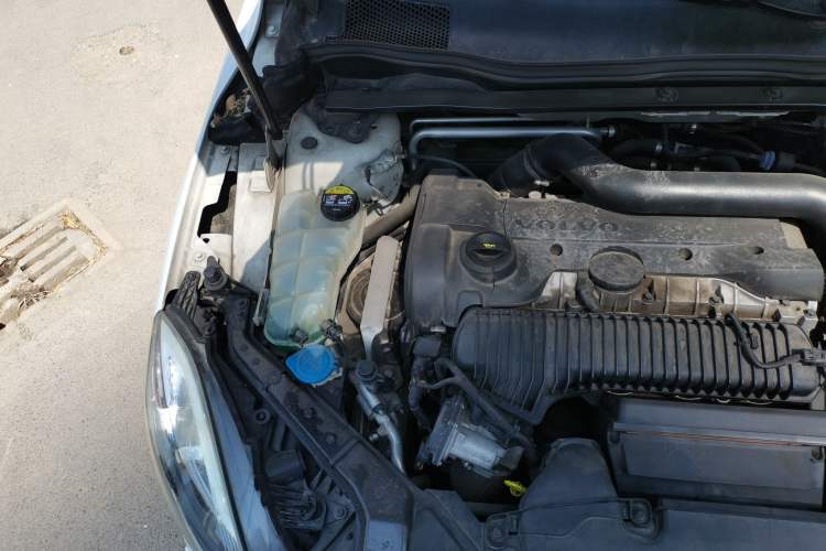 Used Volvo V40 2013 2.0T Zhiya Edition Engine Bay Right