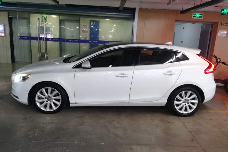 Used Volvo V40 2013 2.0T Zhiya Edition Exterior 3