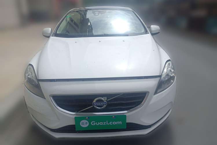 Used Volvo V40 2013 2.0T Zhiyi Edition Front
