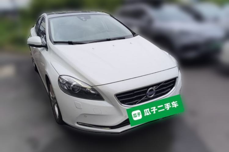 Used Volvo V40 2013 2.0T Zhiya Edition Front Right 45 Deg