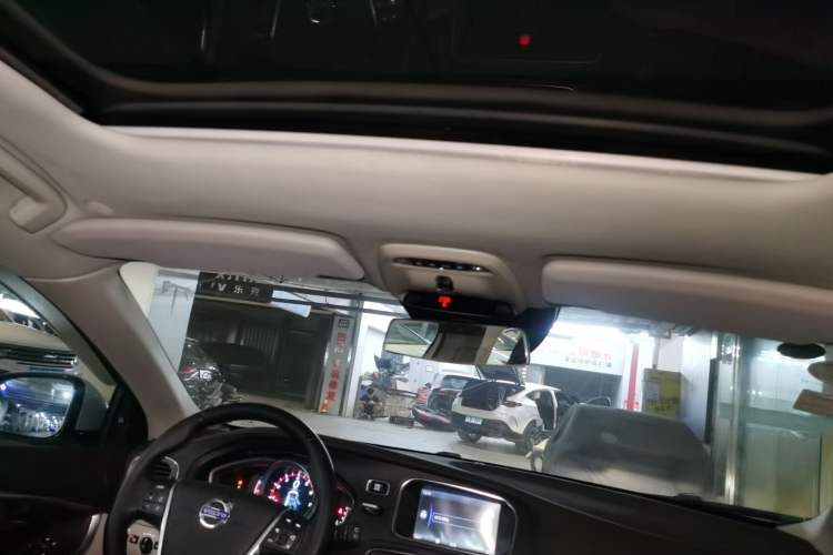Used Volvo V40 2013 2.0T Zhiya Edition Headliner