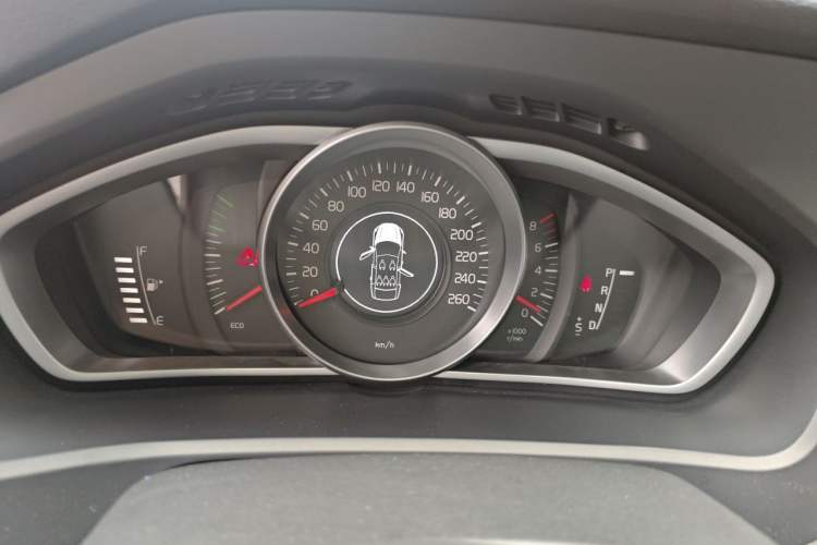 Used Volvo V40 2013 2.0T Zhiyi Edition Instrument Cluster