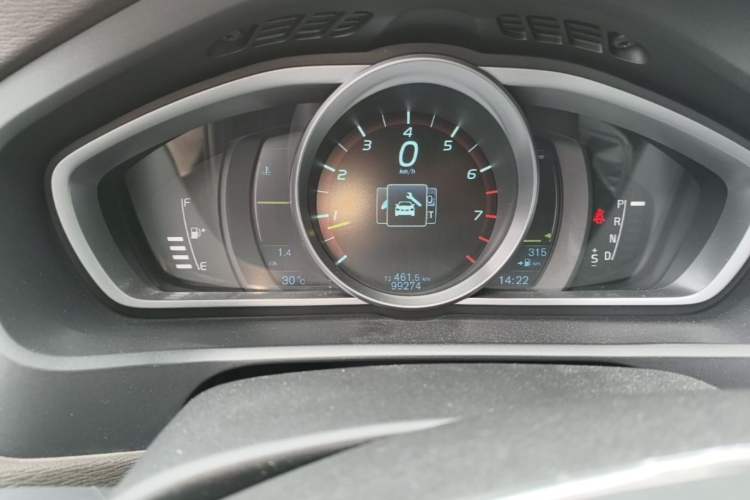 Used Volvo V40 2013 2.0T Zhiya Edition Instrument Cluster