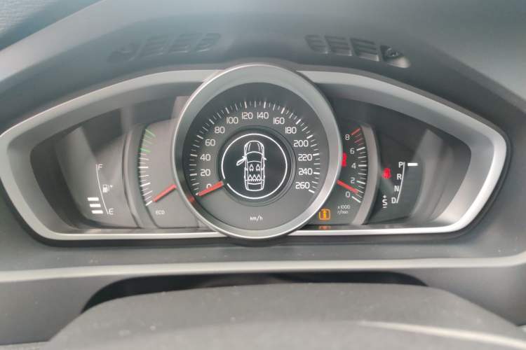 Used Volvo V40 2013 2.0T Zhiyi Edition Instrument Cluster